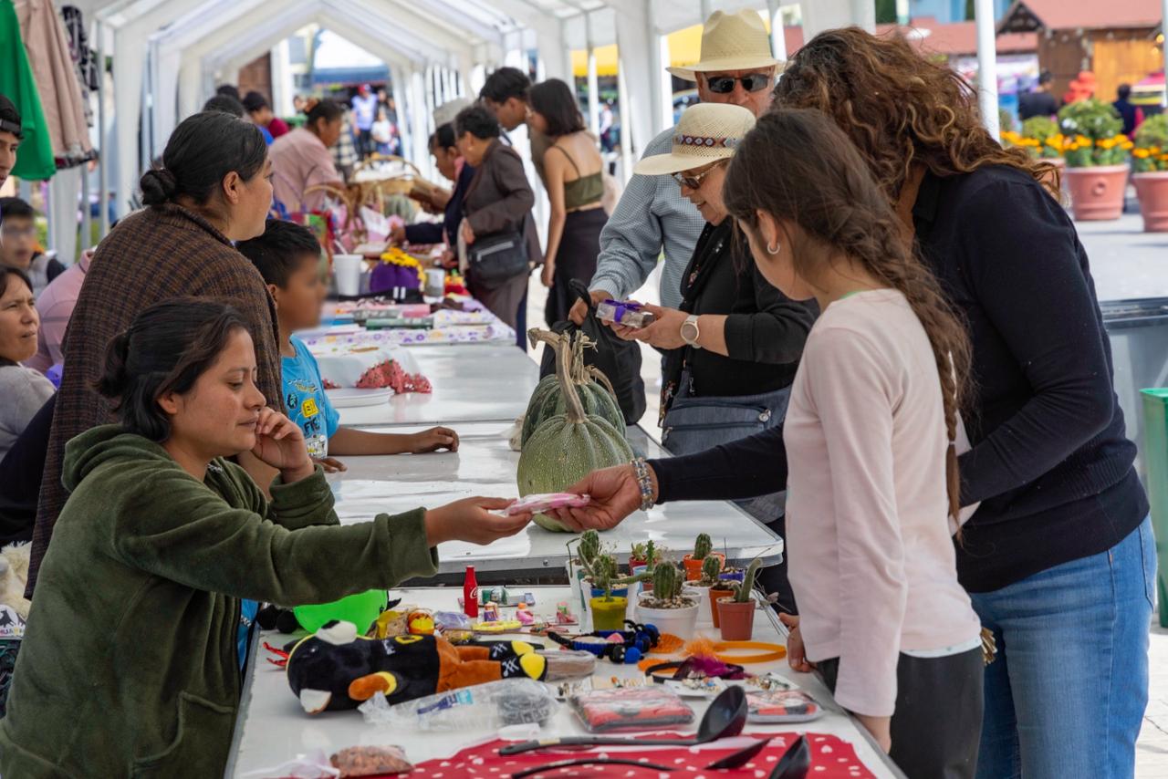 Huamantla revive sus raíces con el tradicional Tianguis del Trueque en el Parque Juárez